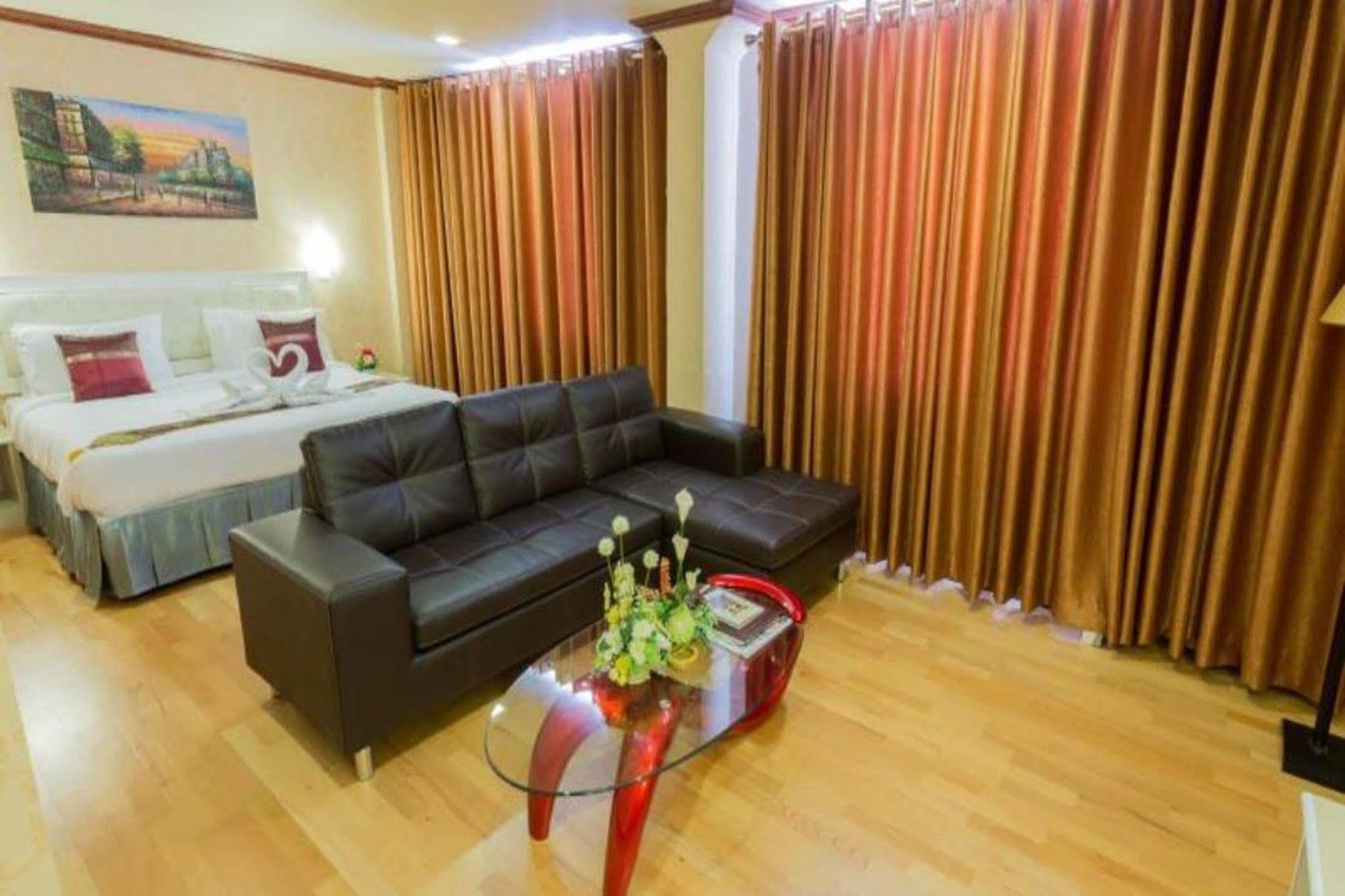 Korat Hotel - Sha Plus Nakhonratchasima Exteriér fotografie