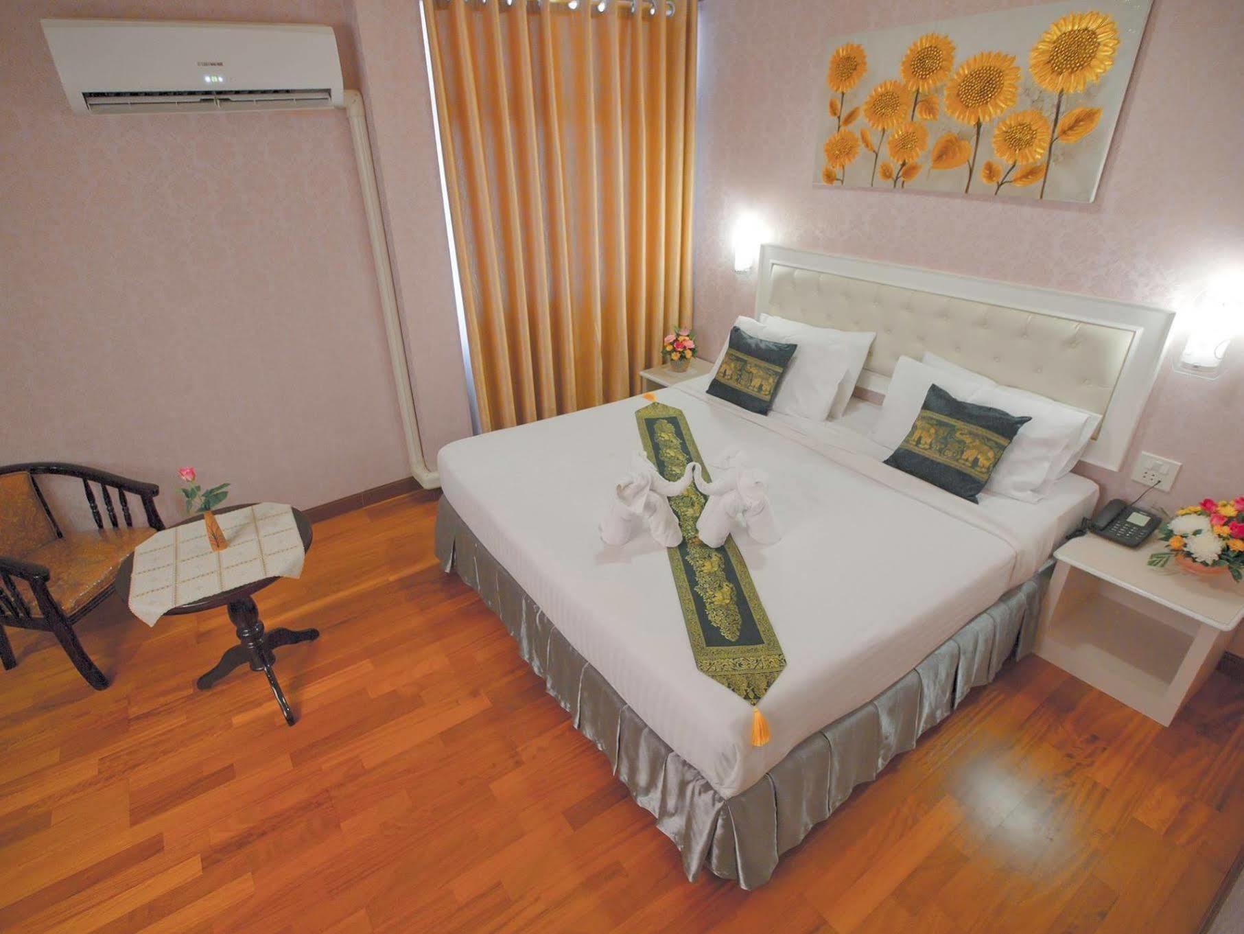 Korat Hotel - Sha Plus Nakhonratchasima Exteriér fotografie